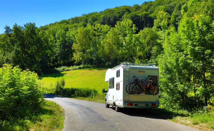 Wohnmobil aus dem Winterschlaf holen: Sicher in die Camping-Saison starten